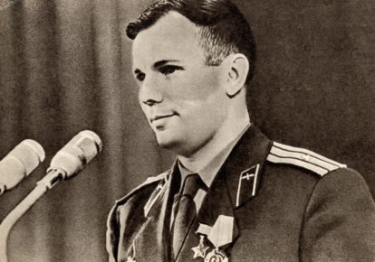 Yuri Gagarin giving speech on unused postcard